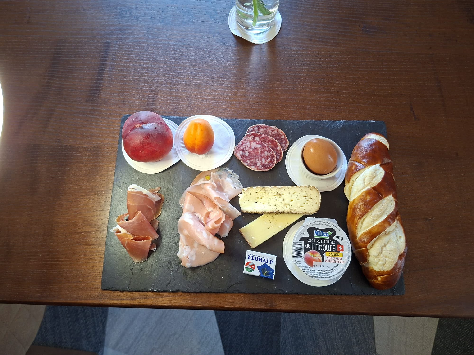 Petit-déjeuner à l'Auberge de la Charrue